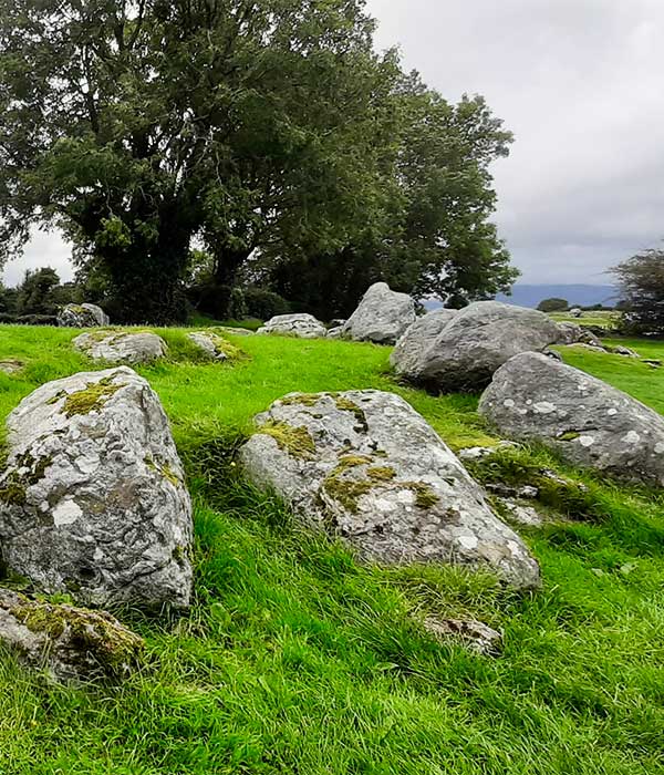 Carrowmore, uno dei siti megalitici più antichi e significativi d'Europa.
